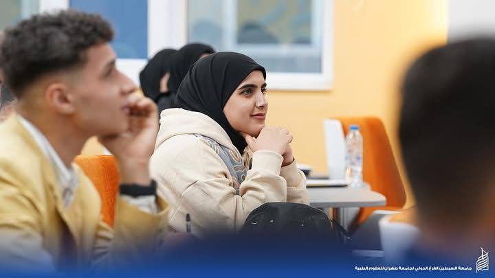 في رحاب جامعة السبطين (ع) للعلوم الطبية، يتحول الشغف بالمعرفة إلى خطواتٍ ثابتة نحو مستقبلٍ مهني واعد، في بيئة تعليمية تُنمّي الفكر وتُعزّز التميّز.